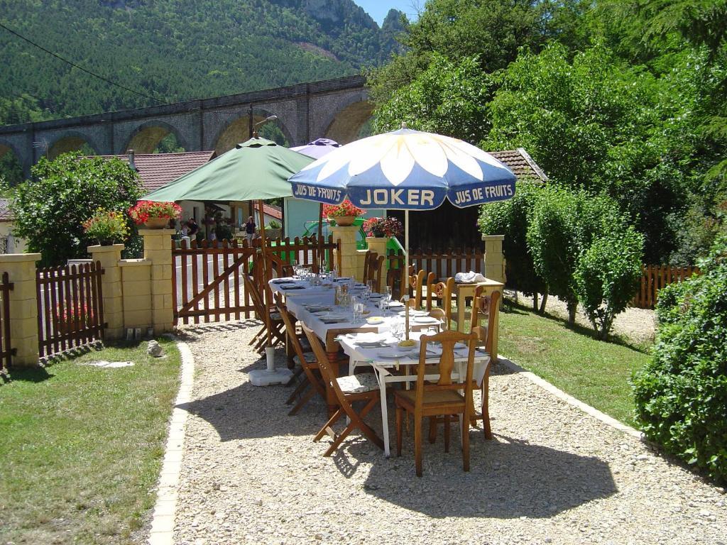 Aux Quatre Saisons Axat Bed and Breakfast Buitenkant foto