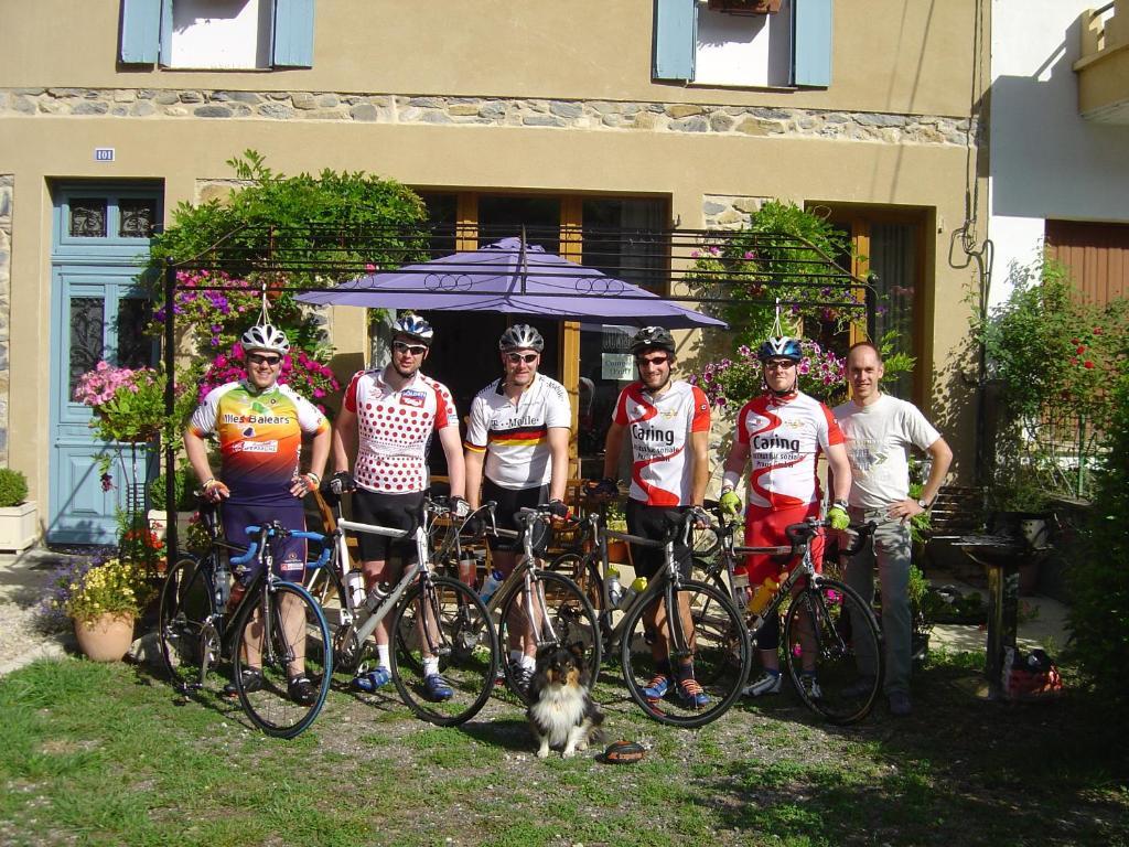 Aux Quatre Saisons Axat Bed and Breakfast Buitenkant foto