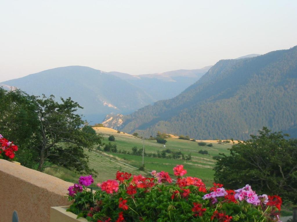 Aux Quatre Saisons Axat Bed and Breakfast Buitenkant foto